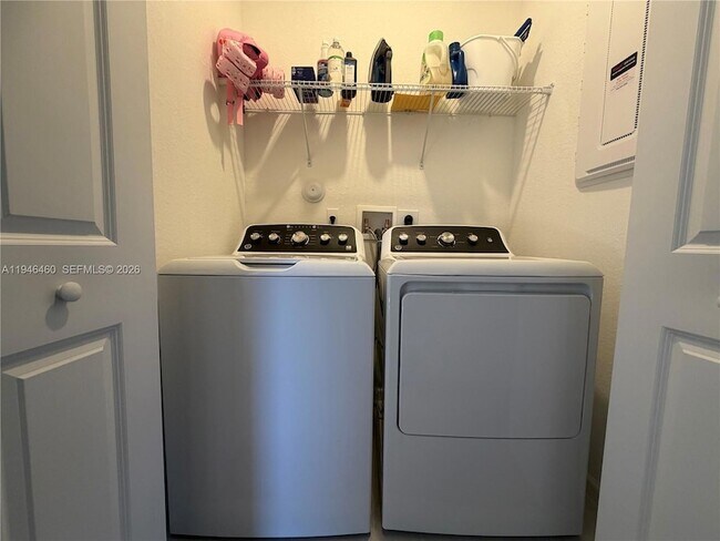 Building Photo - 145 SW 184th Ave