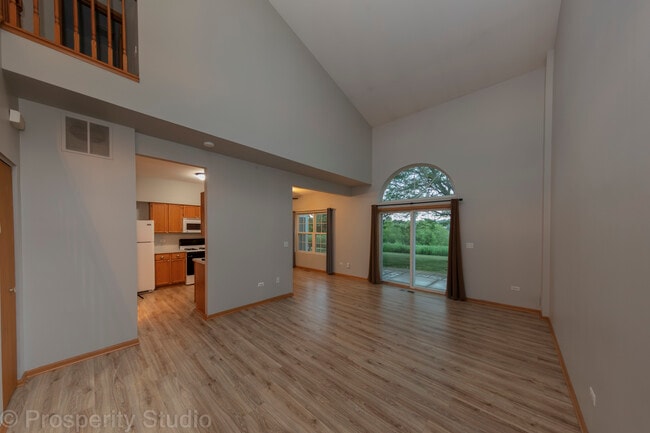 Building Photo - 2500 Oak Tree Ln