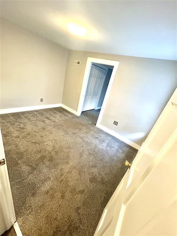 Building Photo - 33 Putnam St