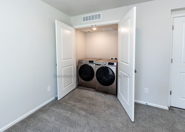 Building Photo - Beautiful 3 Bedroom Carriage House in Bann...