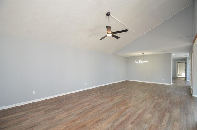 Building Photo - 48 Artesia