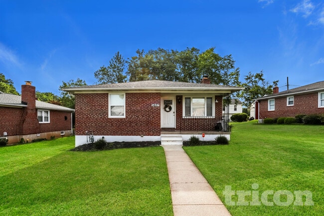 Building Photo - 5827 Comstock Ave