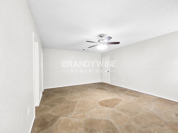 Building Photo - 6636 Valley View Dr