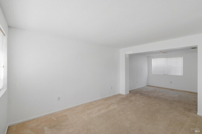 Building Photo - 712 Daniels Ave