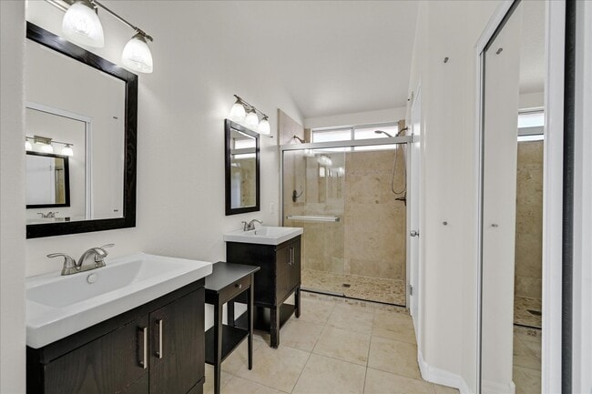 Building Photo - 313 Montcliff Ave
