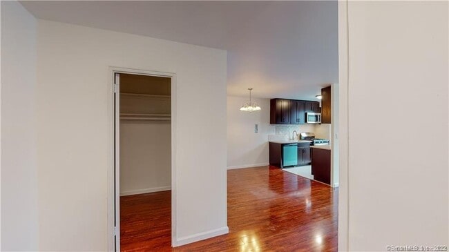 Building Photo - 30 Glenbrook Rd