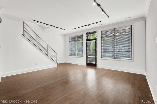 Building Photo - 431 S Eton St