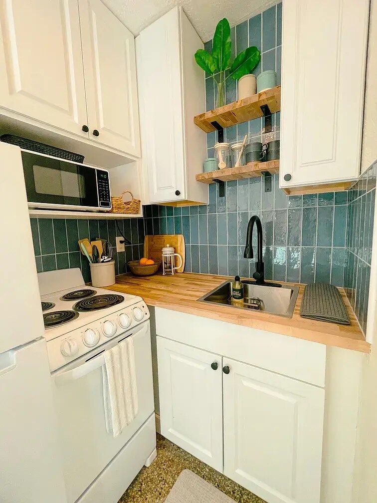 Building Photo - 2441 Granada Ave