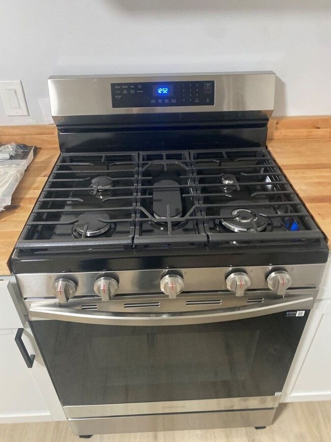 Building Photo - 4093 E 66th St