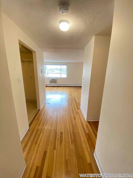 Building Photo - 20 Riverside St