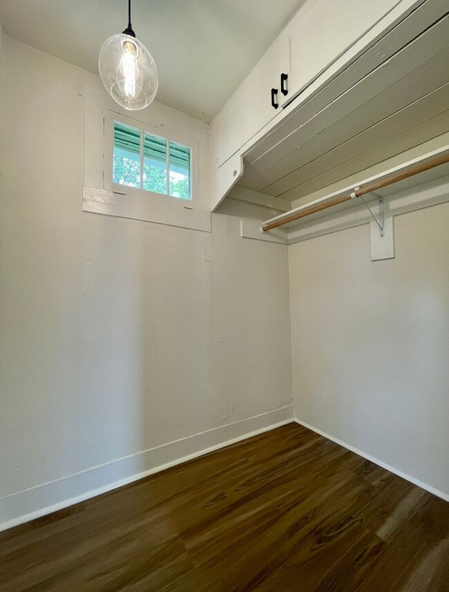 Building Photo - Spectacular View! Remodeled One bedroom with Partially finished basement in Linnton~ Front and ba...
