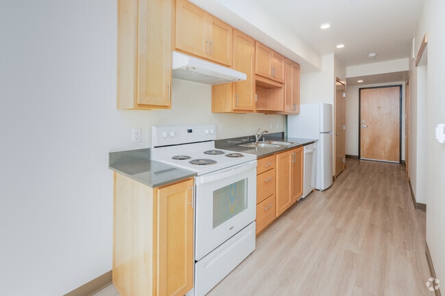 1BR, 1BA - 457SF Kitchen - Cedar Crossing