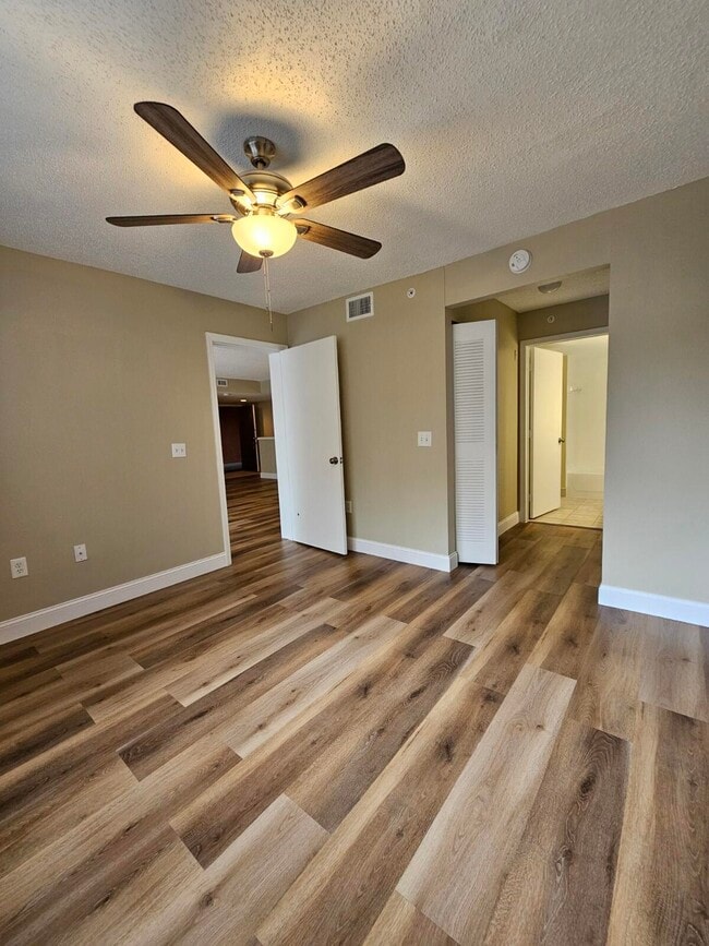 Building Photo - 4187 N Haverhill Rd