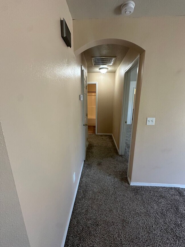 Building Photo - 3 bedroom 2 bath home in beautiful Meridian neighborhood!