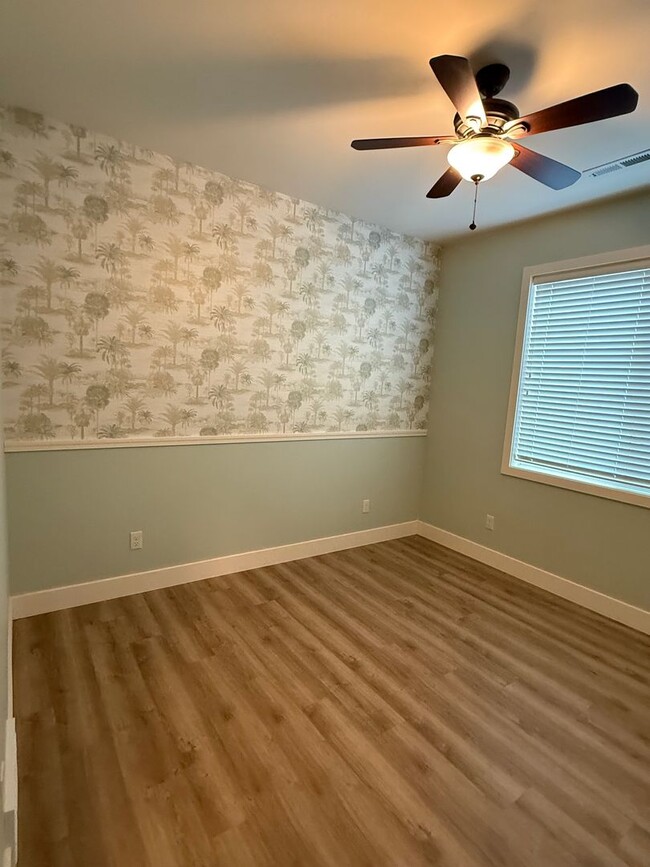 Building Photo - 2 Bedroom/ 2 Bathroom Townhome by Ben Stee...