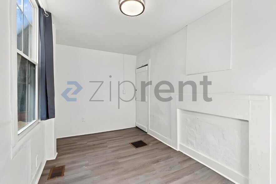 Building Photo - Unit