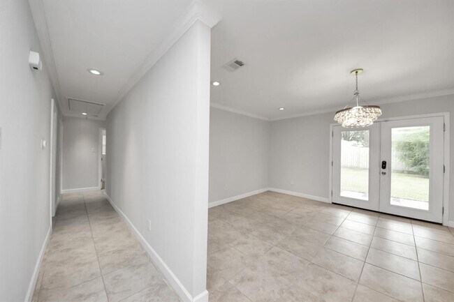 Building Photo - 5727 Cheltenham Dr