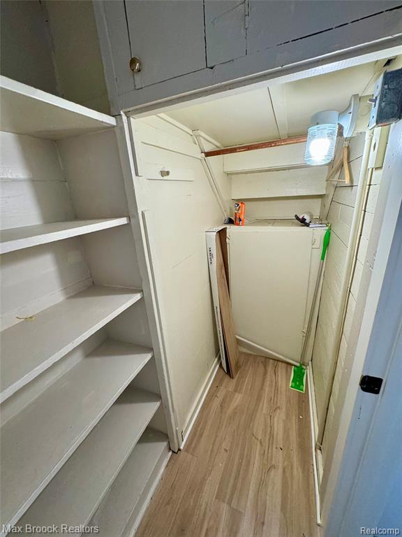 Building Photo - 368 S Wing St