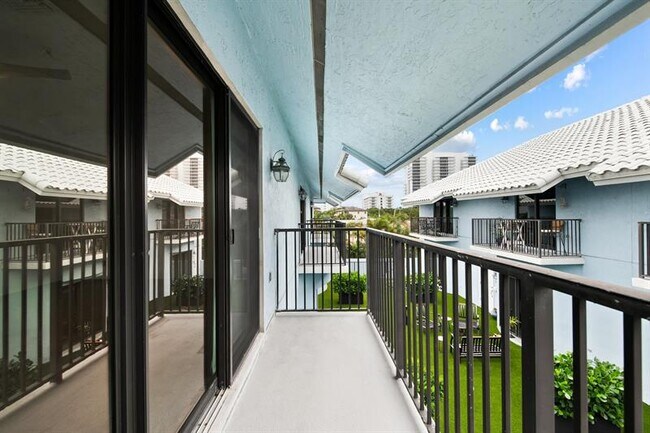 Building Photo - 1260 N Riverside Dr