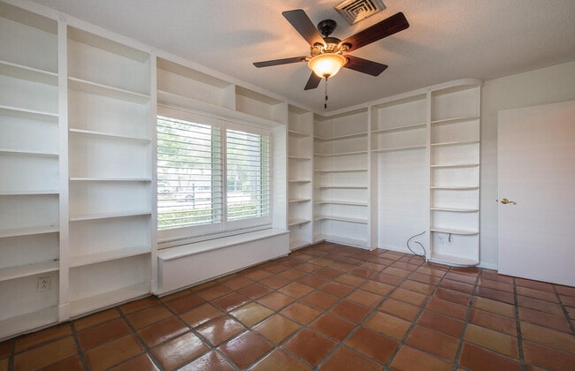 Building Photo - 1300 Walnut Terrace