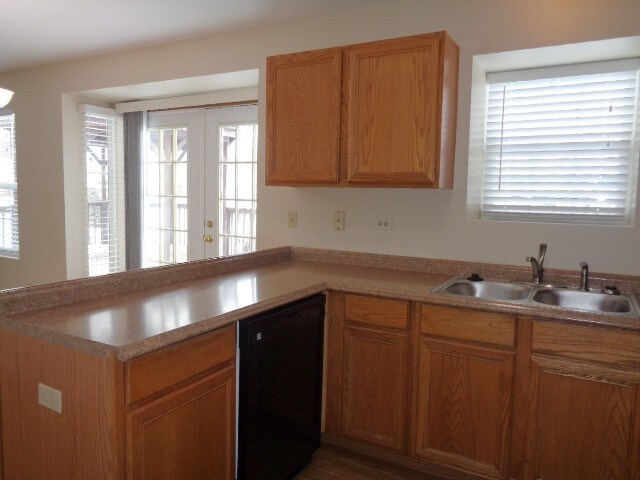 Building Photo - 1706 Lake Pointe Ct