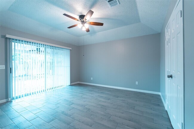 Building Photo - 8926 Sunny Point Dr