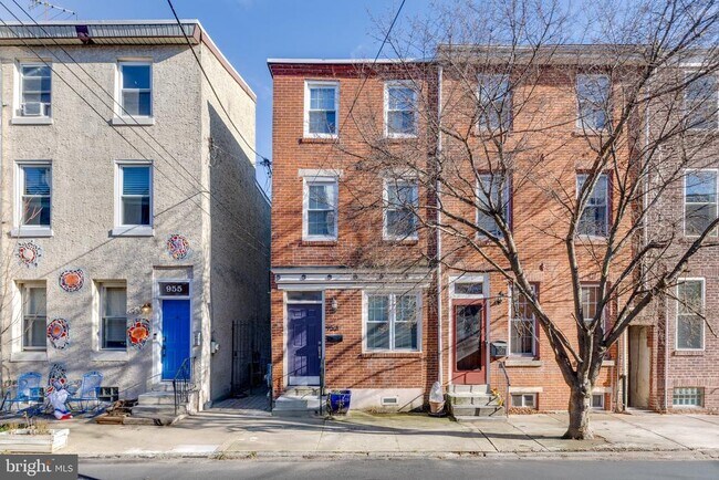 Building Photo - 953 N Randolph St