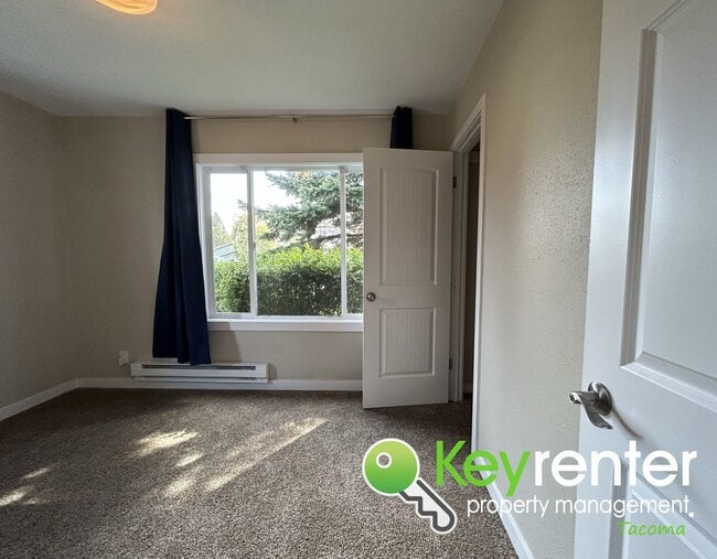 Building Photo - Tacoma Gardeners Dream 2Bed/1Bath
