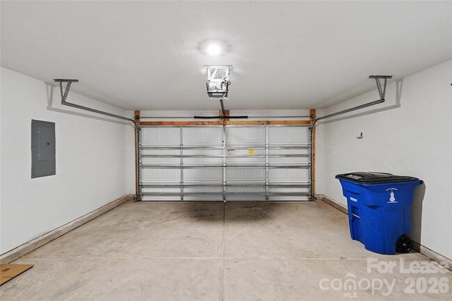 Building Photo - 318 Aniston Ln