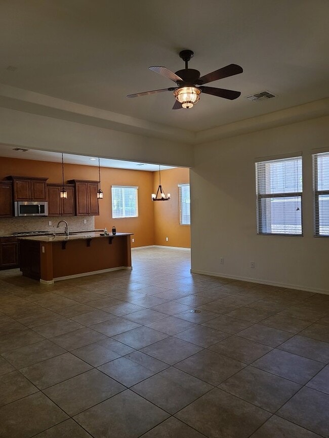 Building Photo - Spacious 4 Bed, 3.5 Bath Anthem Home with Modern Amenities and Prime Location