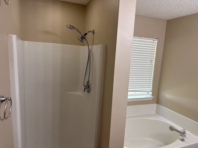 Building Photo - 567 Laurel Hill Cir