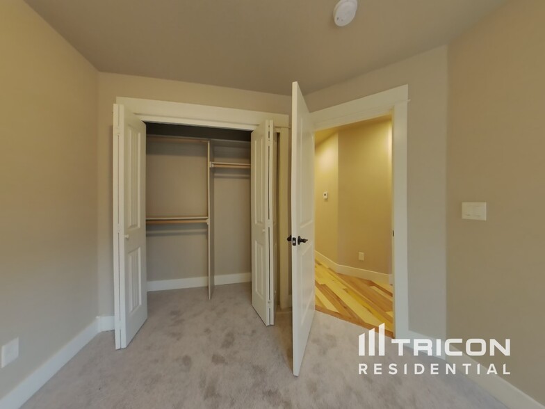 Building Photo - 4215 Woodlake Ln