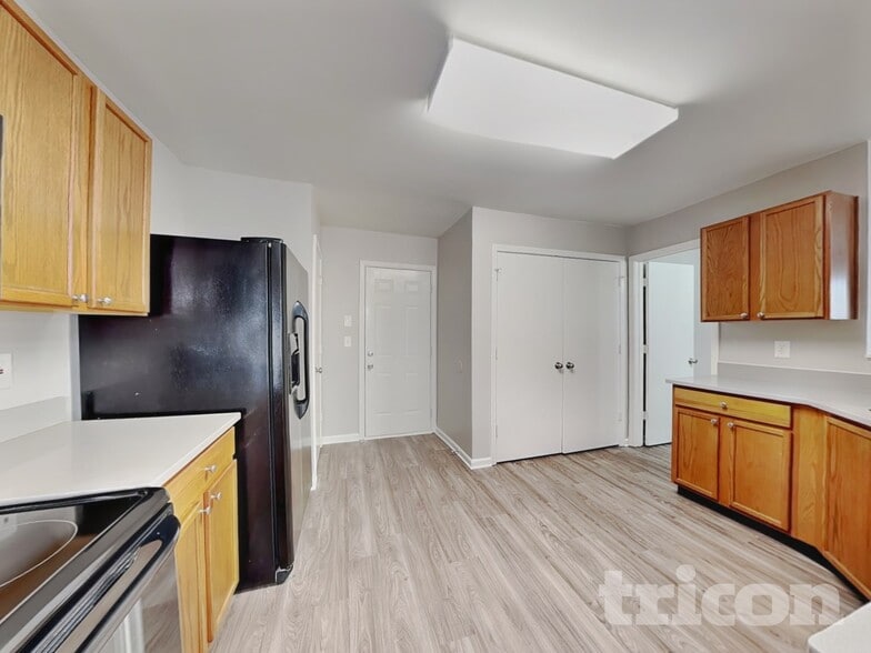 Building Photo - 8927 McAdam Way