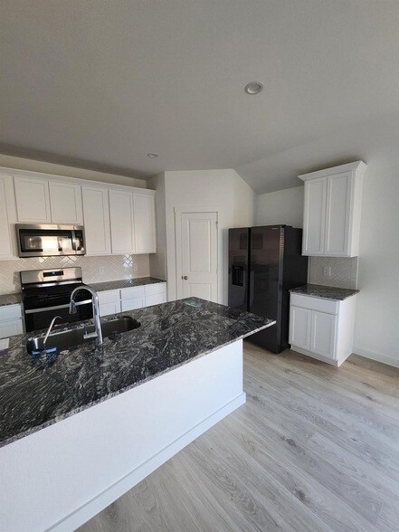 Building Photo - 7802 Bel Fiore Dr