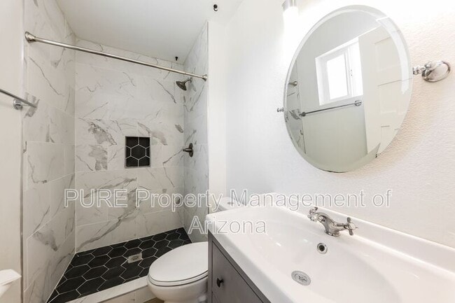 Building Photo - 333 E Cullumber Ave