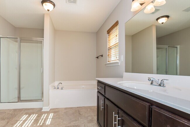 Building Photo - 7892 Ridgedale Dr