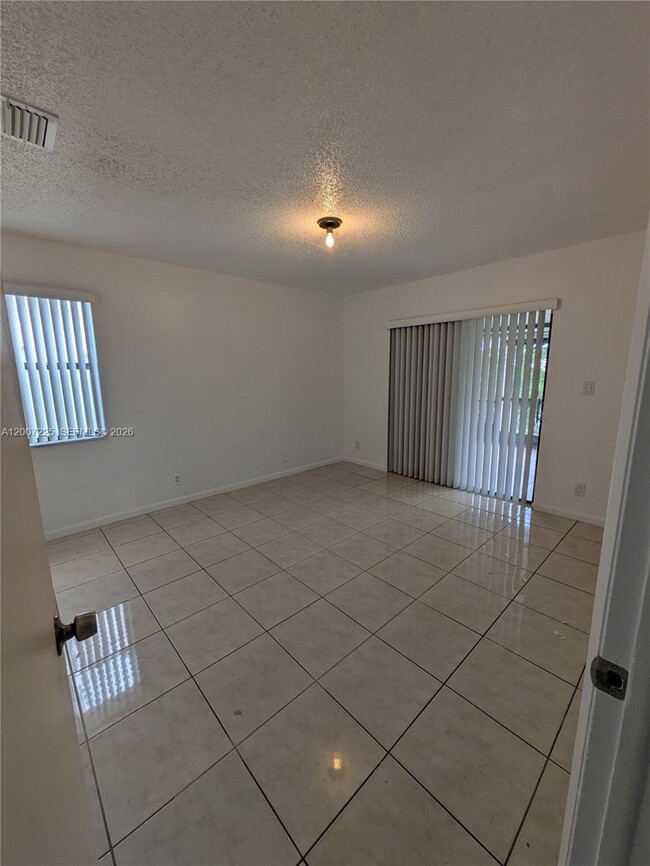 Building Photo - 8033 NW 41 Ct