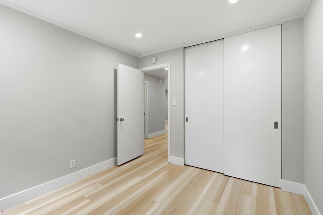Building Photo - Move-In Ready 2 Bedroom/1 Bathroom Condo in The Heart of Mountain View!