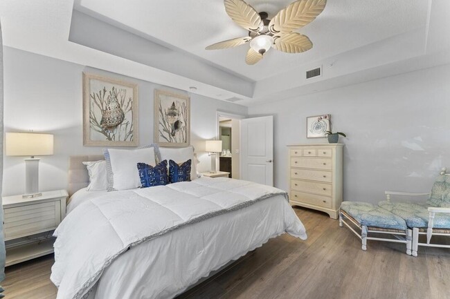 Building Photo - 315 Bay Colony Dr N