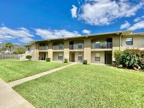 Building Photo - 145 Cypress Way E