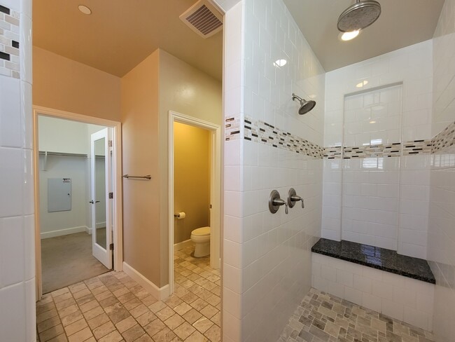 Building Photo - 1609 Bonanza Ln