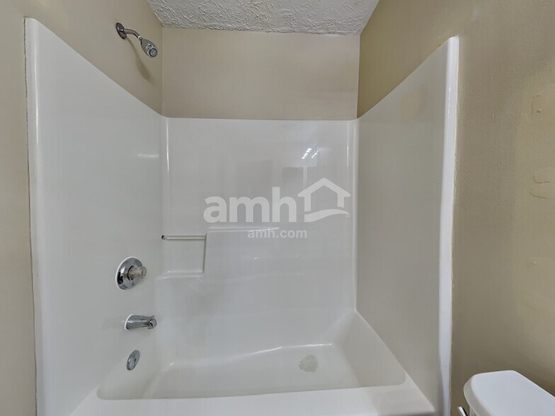 Building Photo - 11 Glenpark Ct