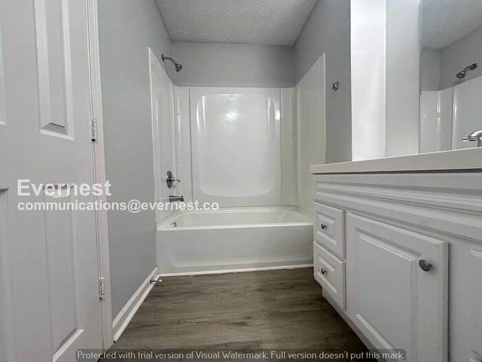 Building Photo - 5223 Alexander St