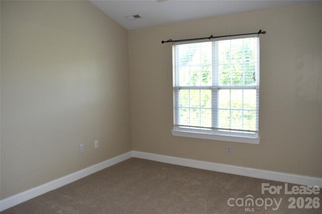 Building Photo - 6321 Park Creek Dr