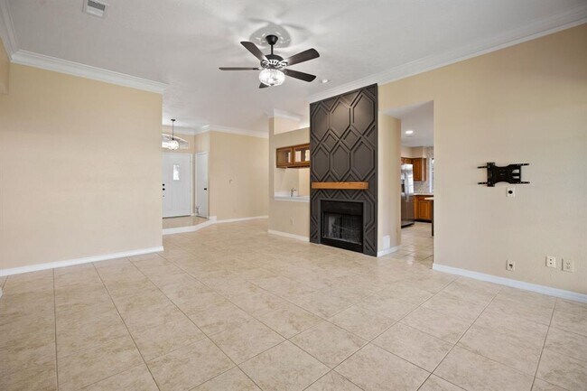 Building Photo - 710 Lochnell Dr