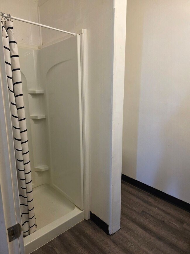 Building Photo - 105 W Emeline St