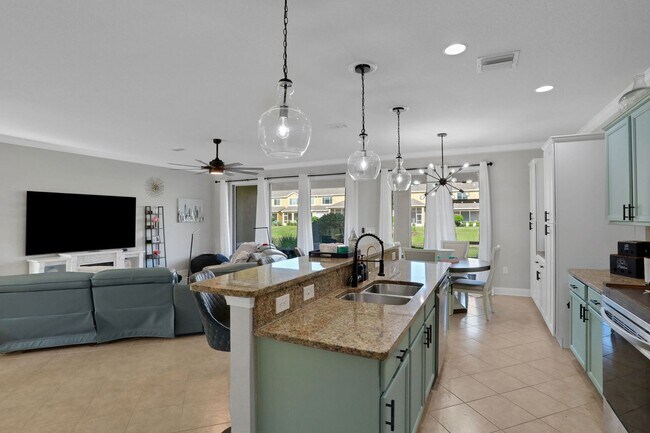 Building Photo - Flagler Station Townhome 3/2.5 - 2 car garage - 2000+ square feet
