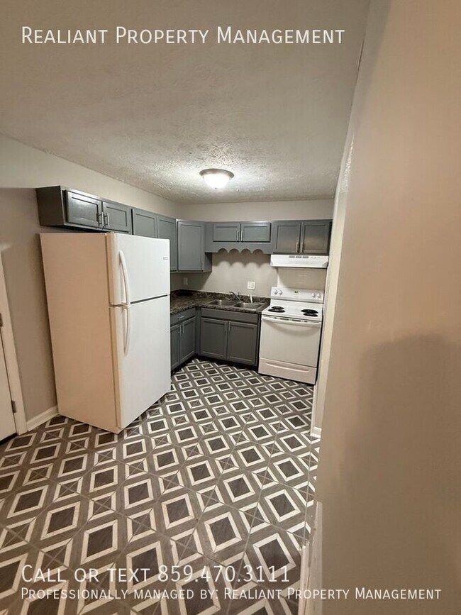 Building Photo - 209 Lakeshore-5