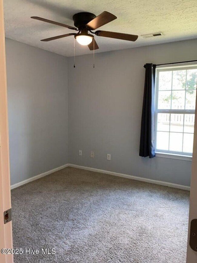 Building Photo - 206 Red Carnation Dr