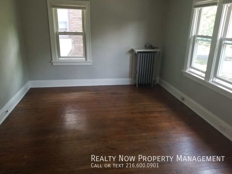 Building Photo - 3149 E Derbyshire Rd